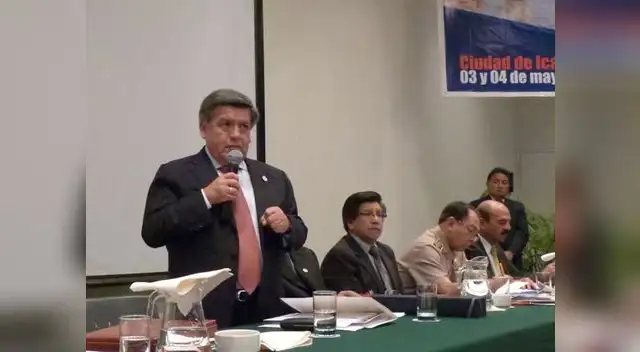 César Acuña habría usado fondos ediles para campaña.