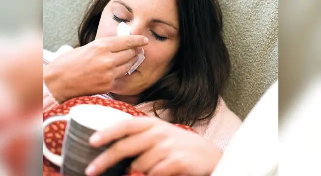 Los síntomas más comunes son dolor de cabeza, tos y ardor en la garganta. Los síntomas más comunes son dolor de cabeza, tos y ardor en la garganta.