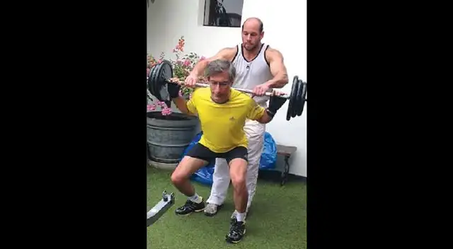 En su faceta poco conocida se ejercita en el gimnasio.