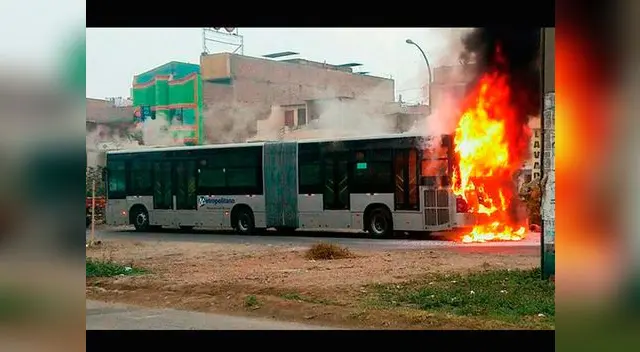 Bus del Metropolitano se incendió cerca a estación naranjal. Bus del Metropolitano se incendió cerca a estación naranjal.
