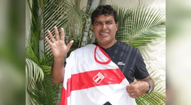 47 partidos jugó con la selección, logrando 15 victorias, 7 empates y 25 derrotas. Recibió  68 goles.