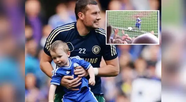 Josh Turnbull, hijo del arquero suplente Ross del Chelsea, hizo una hazaña. Solo falta que siga la carrera de su padre, pero como delantero. Tiene madera. Josh Turnbull, hijo del arquero suplente Ross del Chelsea, hizo una hazaña. Solo falta que siga la carrera de su padre, pero como delantero. Tiene madera.
