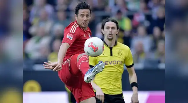 Pizarro enfrentando al Borussia en encuentro anterior. El peruano estará a la expectativa.