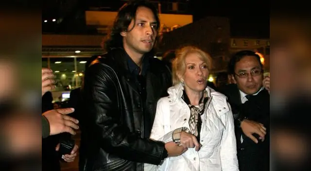 Después de ocho años de matrimonio, su relación parece estar en crisis. Después de ocho años de matrimonio, su relación parece estar en crisis.