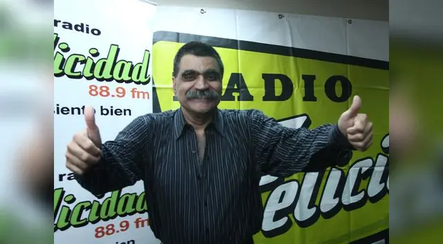 Celebró un año en la radio.