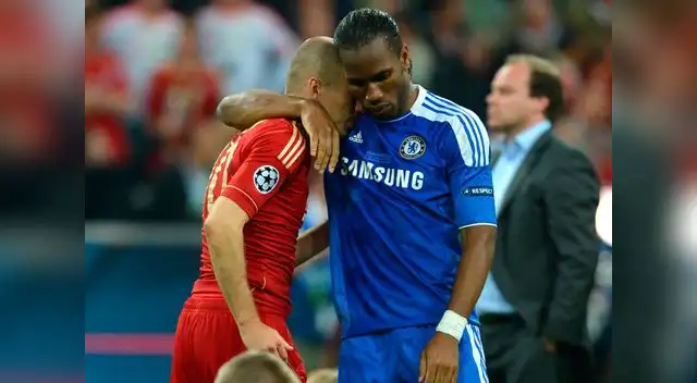 Drogba lo abraza en una de las dos finales que perdió.