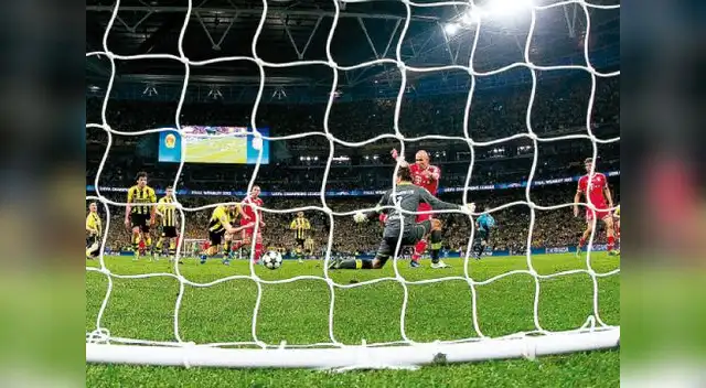 El gol que definió el partido en Wembley. robben se la coloca al meta del Borussia Dortmund y anota el 2-1 que les dio la Champions.