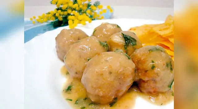 El secreto  del chef: Para un sabor más delicioso, incluye pimienta en el aderezo de la masa de tus albóndigas. 