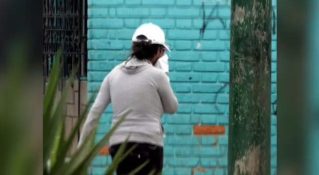 Mujer cae robando ropa interior.