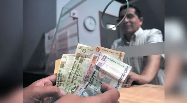 Trata de usar la tarjeta de crédito solo para emergencias y evita los intereses. Trata de usar la tarjeta de crédito solo para emergencias y evita los intereses.