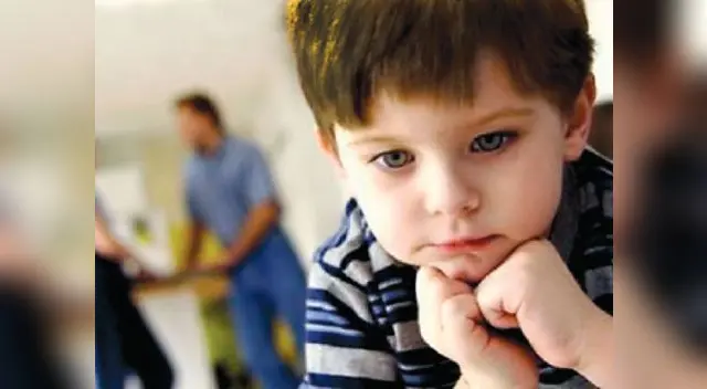 La ausencia del padre puede causar en el niño inseguridad y desconfianza. La ausencia del padre puede causar en el niño inseguridad y desconfianza.