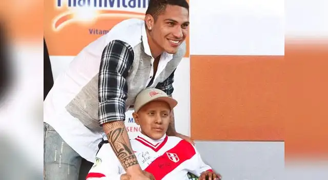 Fue invitado por una marca de pastillas vigorizantes. Delantero firmó autógrafos y se tomó fotos con los hinchas.