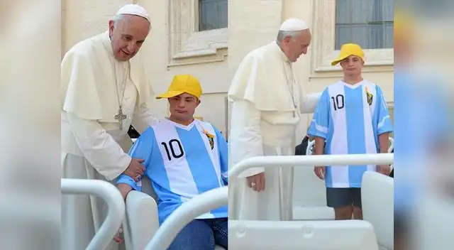 El papa Francisco sube al papamóvil a un joven con síndrome de down.