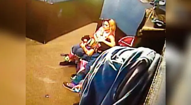 Las cámaras de seguridad los captaron en cariños. Las cámaras de seguridad los captaron en cariños.