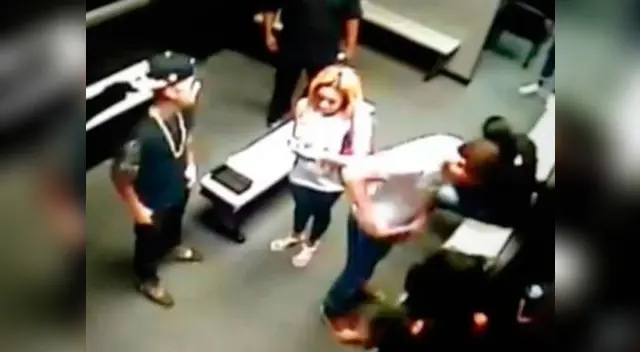 Justin Bieber besaba y abrazaba a su nueva amiguita. Justin Bieber besaba y abrazaba a su nueva amiguita.