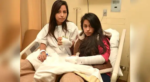 Las hermanas Victoria y Milagros en una cama de la clínica Ricardo Palma.