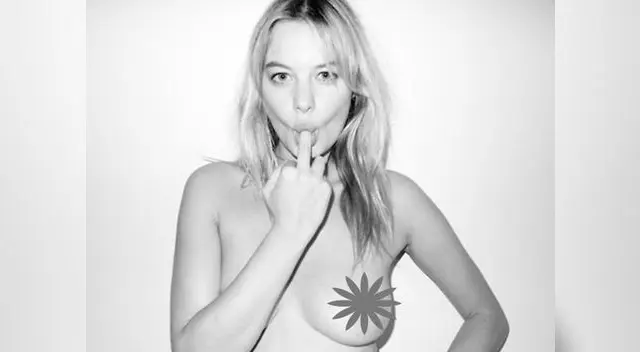 Camille Rowe, la actual novia de Robert Pattinson, es una bomba sexual. Camille Rowe, la actual novia de Robert Pattinson, es una bomba sexual.