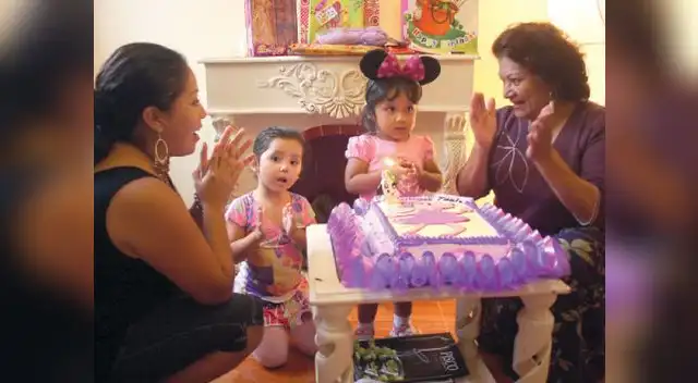 Ahorra enviando parte de las invitaciones por Facebook o correo electrónico. 