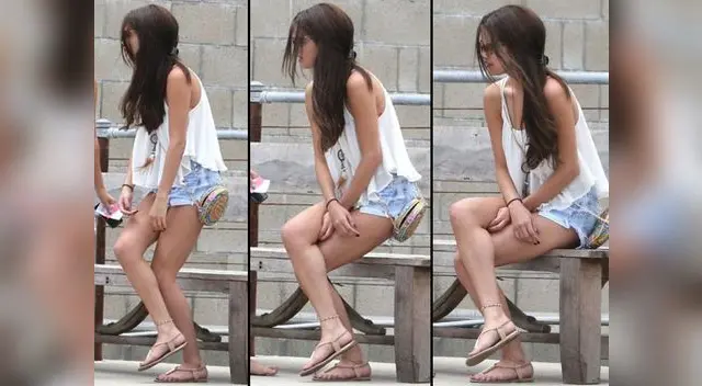 Selena Gomez usando los mismos shorts durante un paseo en la playa