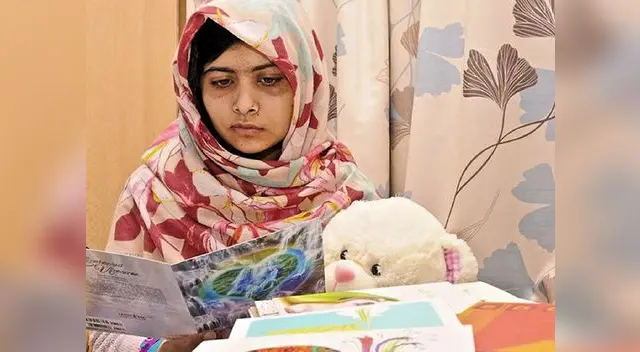 A los 15 años, Malala recibió dos balazos. Grupo terrorista volvería atentar contra ella.