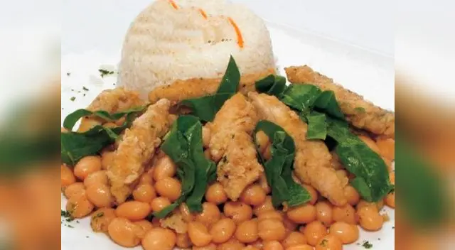 Frijoles guisados con pescado.