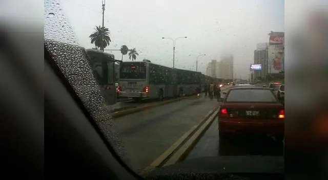 Bus averiado del Metropolitano causa molestias en los usuarios