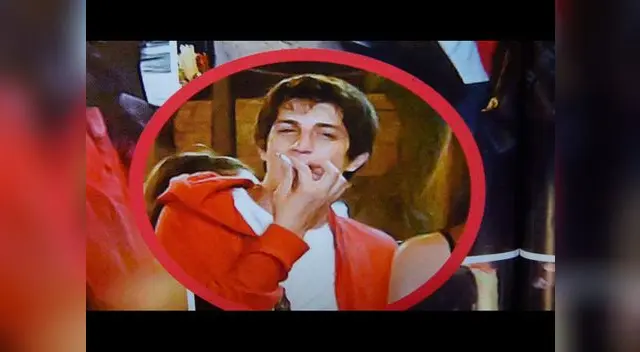 Combate: Stefano Tosso cayéndose totalmente ebrio en fiesta. Combate: Stefano Tosso cayéndose totalmente ebrio en fiesta.