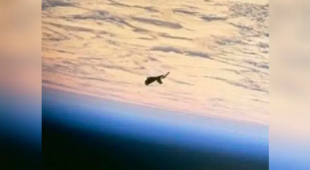 La NASA habría borrado ovni de fotografías. La NASA habría borrado ovni de fotografías.