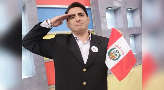 Feliz con su banderita.