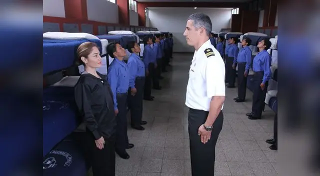 Con el director de la Escuela de Grumetes, comandante Rafael Tragodara.