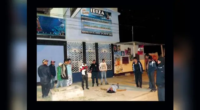 El horrendo crimen de ambos jóvenes ocurrió delante de numerosos testigos.