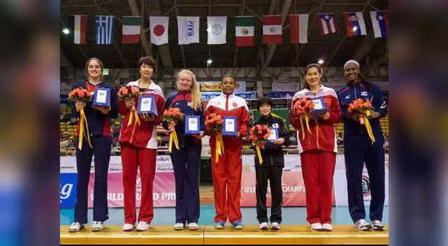 Ángela Leyva y las otras chicas que fueron elegidas en el equipo ideal del mundial.