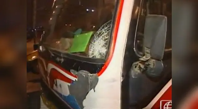 Joven queda en estado de coma tras recibir fuerte impacto de una custer en Los Olivos