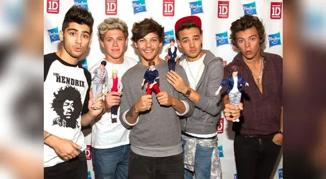 Harry Styles y One Direction se divierten son sus muñecos