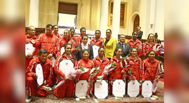 Matadorcitas bailaron “jueves de pavita”.