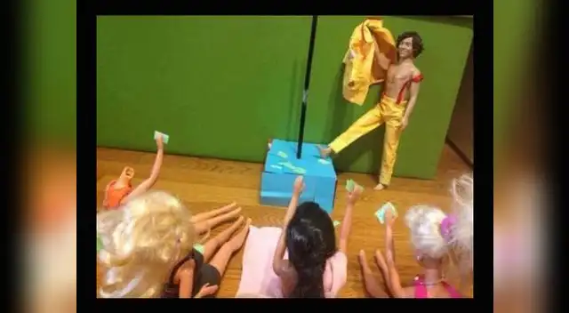 Harry Styles en una de las polémicas imágenes que circula las redes sociales