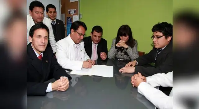 Federación médica Peruana y Ministerio de Salud suscriben acuerdo de suspensión de la huelga de médicos