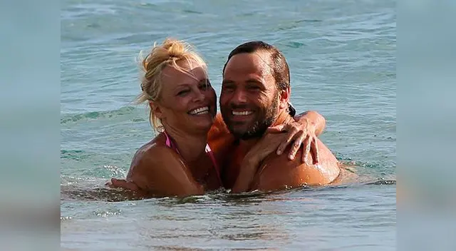 Pamela Anderson goza vacaciones con estrella de video xxx
