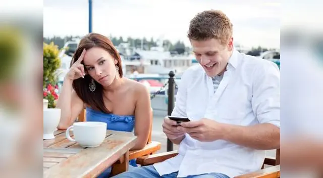 El uso desmedido del smartphone deriva en el Phubbing El uso desmedido del smartphone deriva en el Phubbing