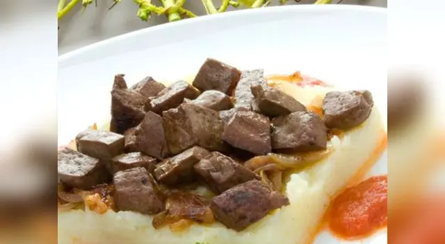 Hígado frito con puré de quinua*