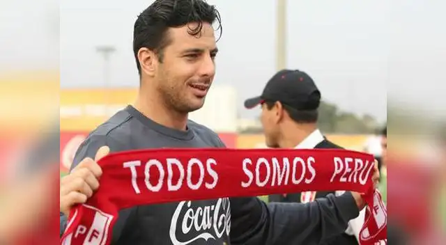 Pizarro dando aliento a la selección. Aún clasificar al Mundial Brasil 2014 es posible.