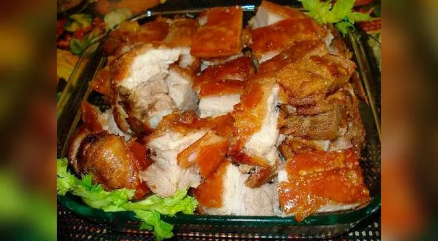 Lechón al horno con chuño rebozado*