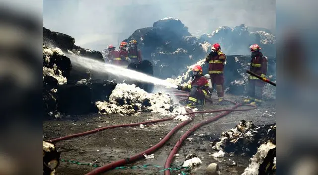 SMP: Fuego arrasó fábrica de procesadora de algodón.