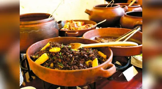 El secreto del chef: Hierve la sangrecita de pollo con unas ramitas de hierbabuena. 