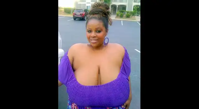 Estados Unidos: Mujer hace masajes con sus enormes senos.