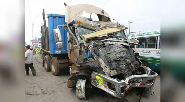Un hombre perdió la vida en choqie múltiple entre bus escolar, trailers y camión de basura