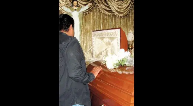 Un mar humano dio el último adiós al entrenador talareño. Un mar humano dio el último adiós al entrenador talareño.