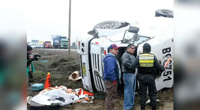 Bus choca con cisterna y joven de 18 años muere aplastado.