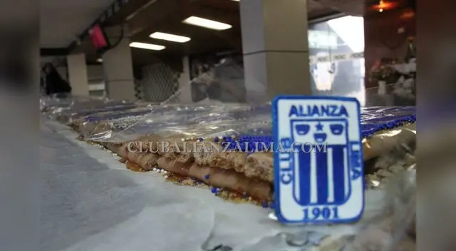 Alianza Lima presentó su turrón de Doña Peña. Alianza Lima presentó su turrón de Doña Peña.