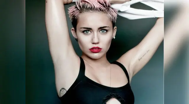 Miley Cyrus planeó ahecr topless en los VMA 20134, aconsejada por Britney Spears Miley Cyrus planeó ahecr topless en los VMA 20134, aconsejada por Britney Spears